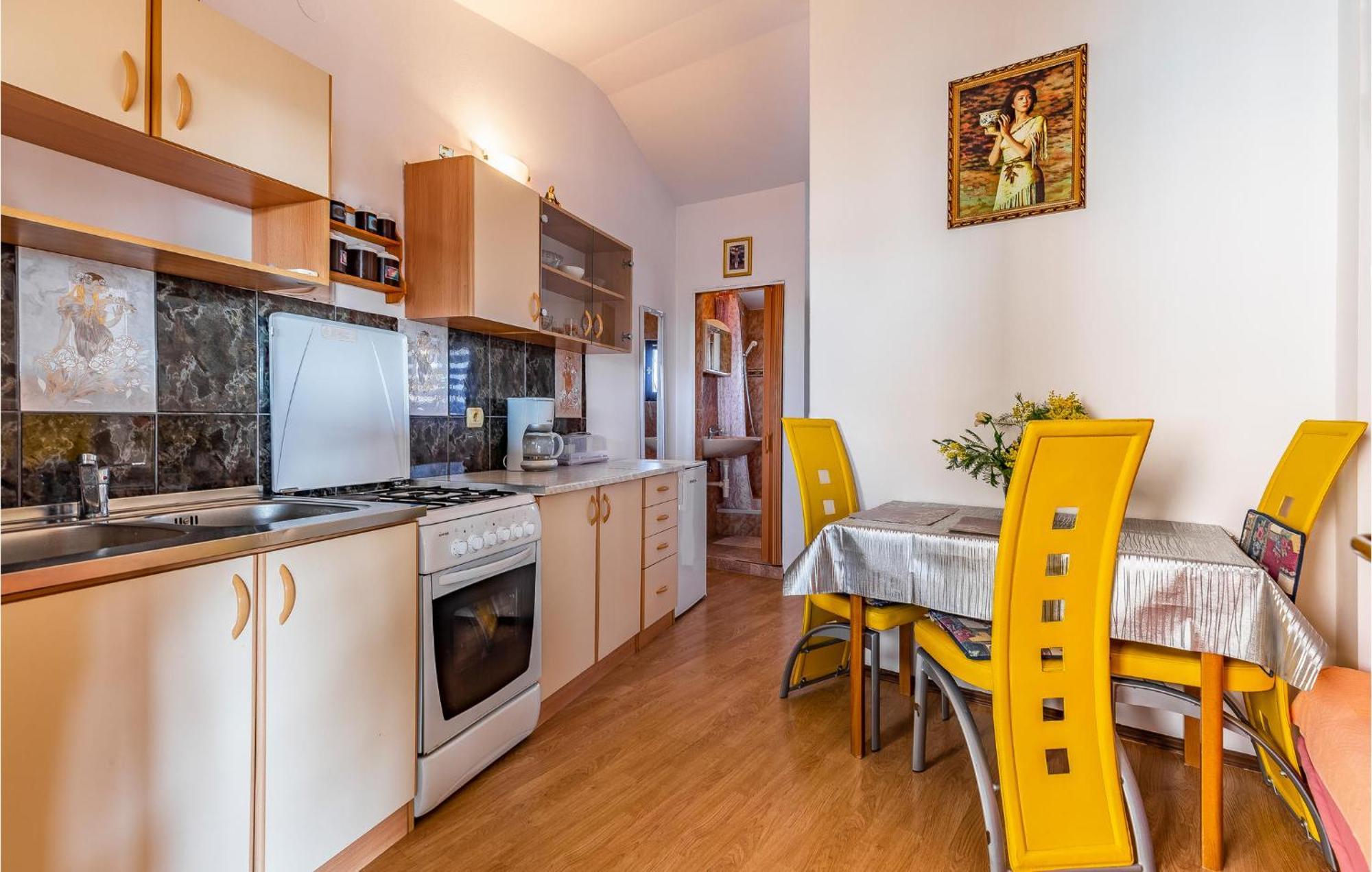 1 Bedroom Awesome Apartment In Ližnjan Екстериор снимка