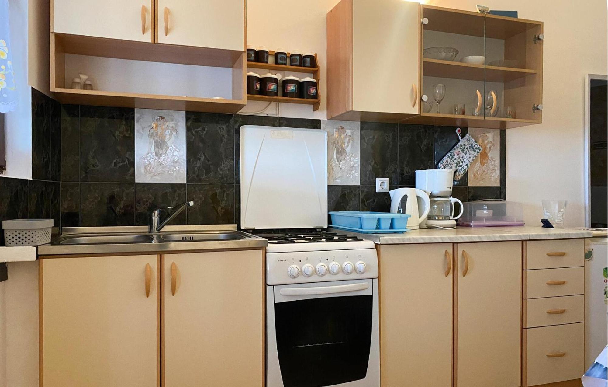 1 Bedroom Awesome Apartment In Ližnjan Екстериор снимка